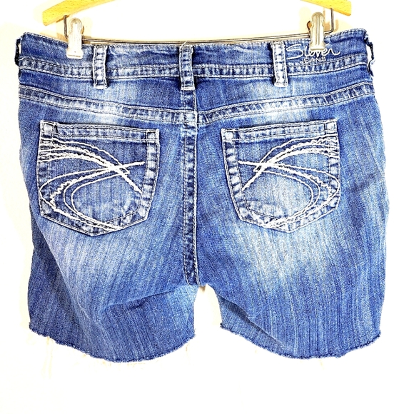 Silver Suki cutoff denim shorts with stretch - Picture 4 of 10